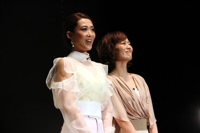 龍真咲、中原由貴