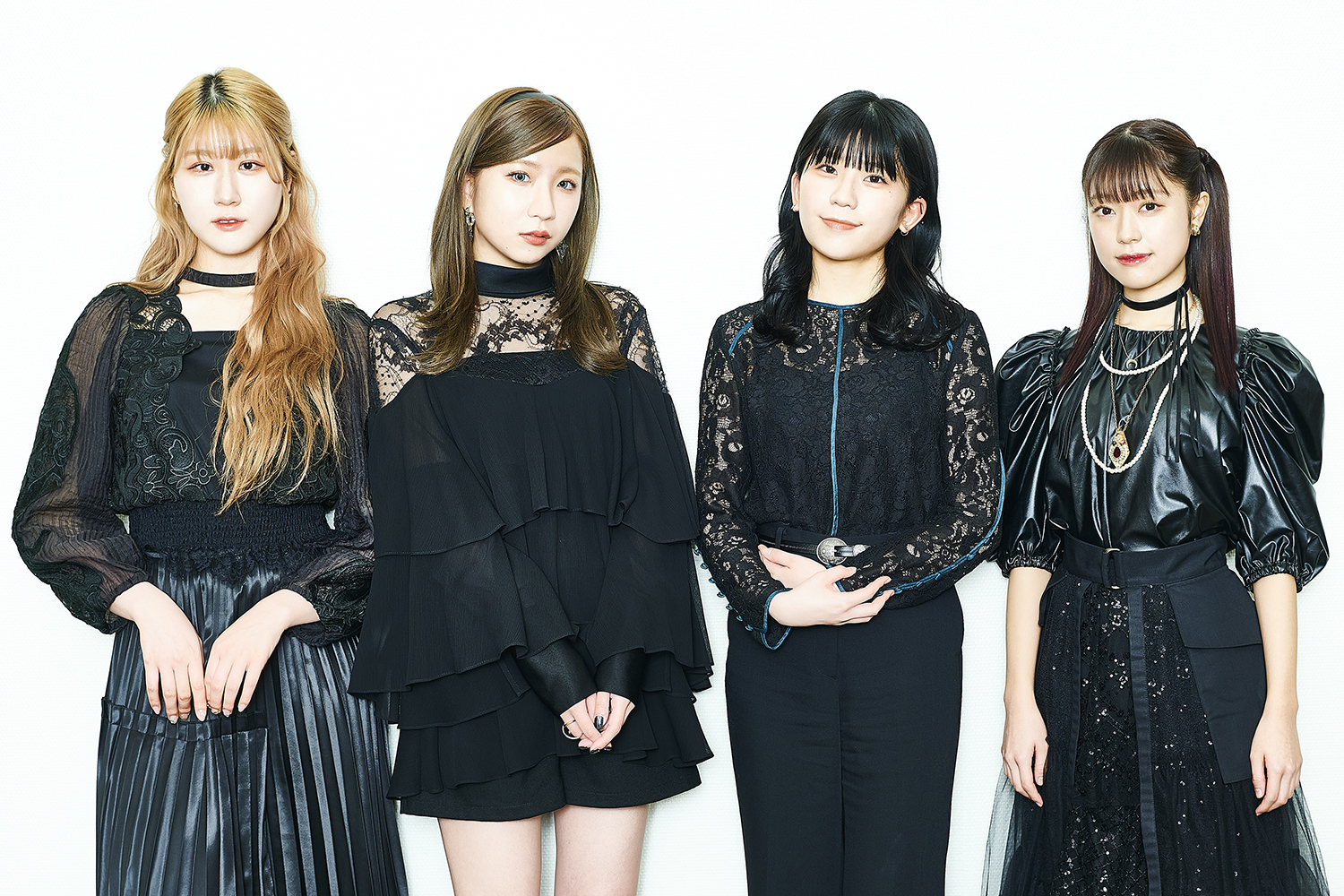 Little Glee Monster MAYUとmanakaに訊く、これまでのリトグリにない新曲「Your Name」と“名前”にまつわる想い |  Musicman