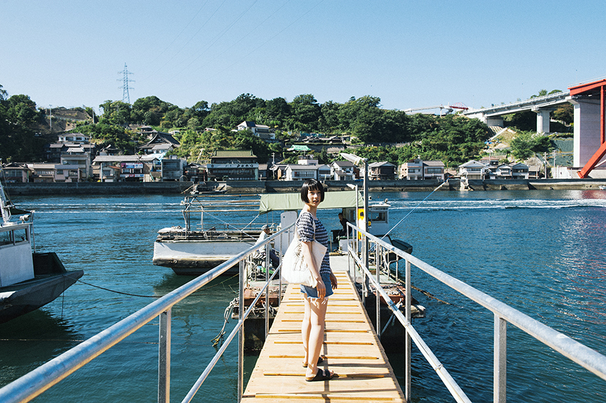 のん写真集『のん、呉へ。2泊3日の旅』より