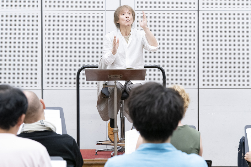 （撮影：堀田力丸　提供：新国立劇場）