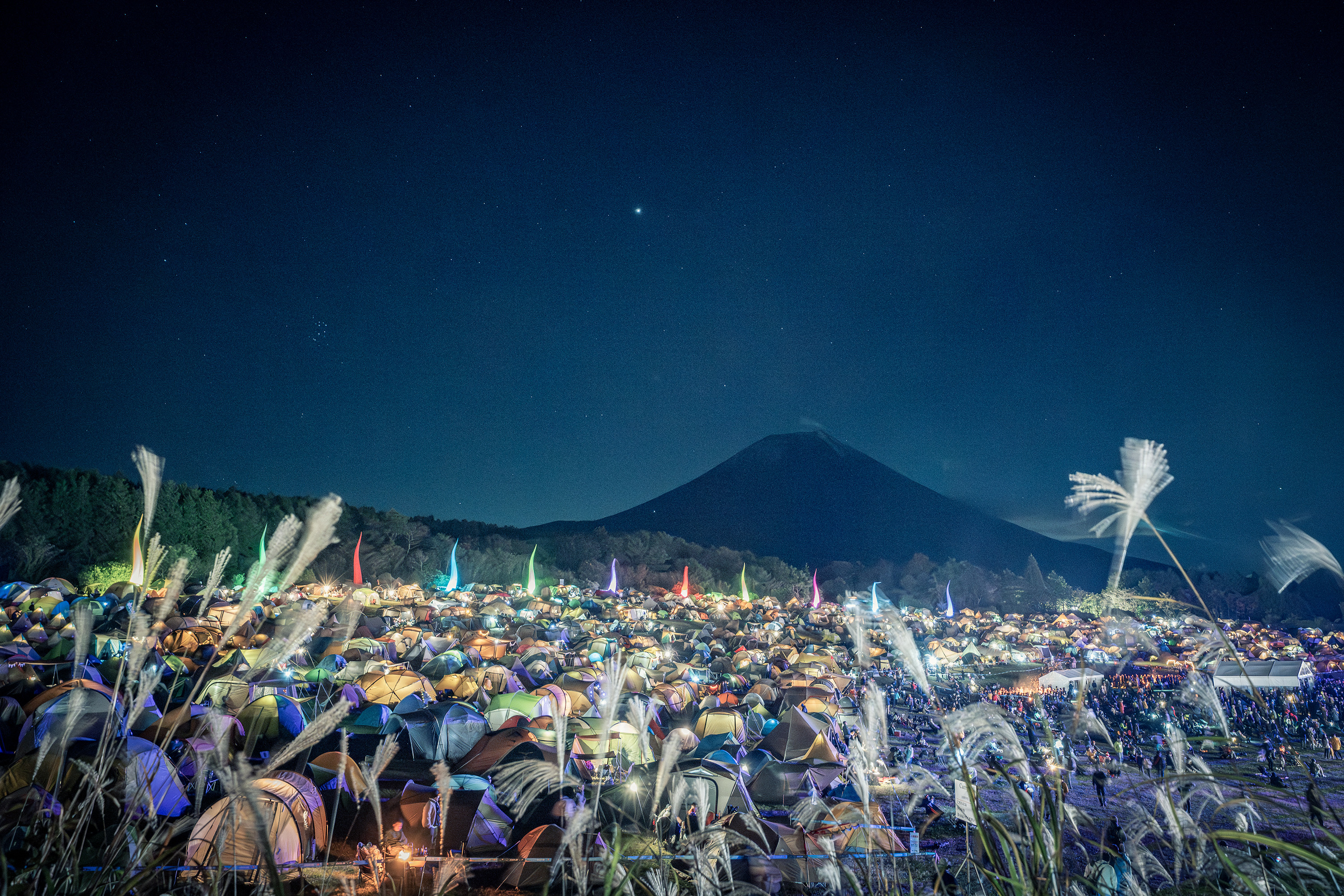 富士山、晴天、流星群もが開催20回目を祝福！ 音楽と大自然に魅せられ