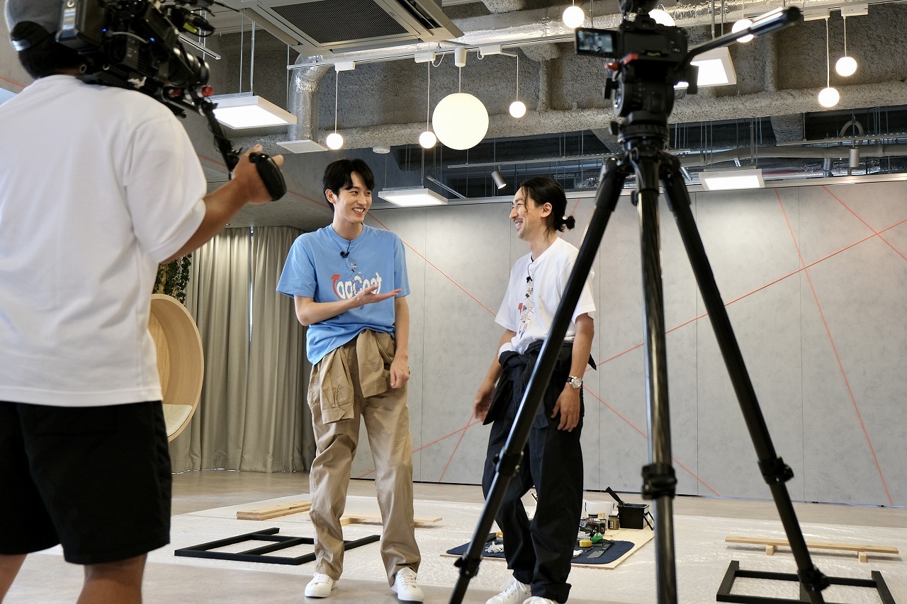 （左から）杉野遥亮、TAKAHIRO 　(C)TopCoat