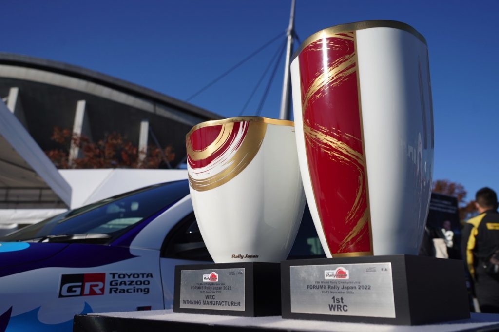 WRC『フォーラムエイト・ラリージャパン2022』が来年11月10日（木）～13日（日）に愛知県・岐阜県で開催される。写真は『フォーラムエイト・ラリージャパン2022』のトロフィー