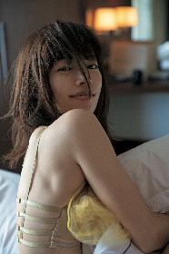 女優・桜井ユキの肩甲骨あらわなランジェリー姿を初公開　ファースト写真集『Lis blanc』が発売前に重版決定