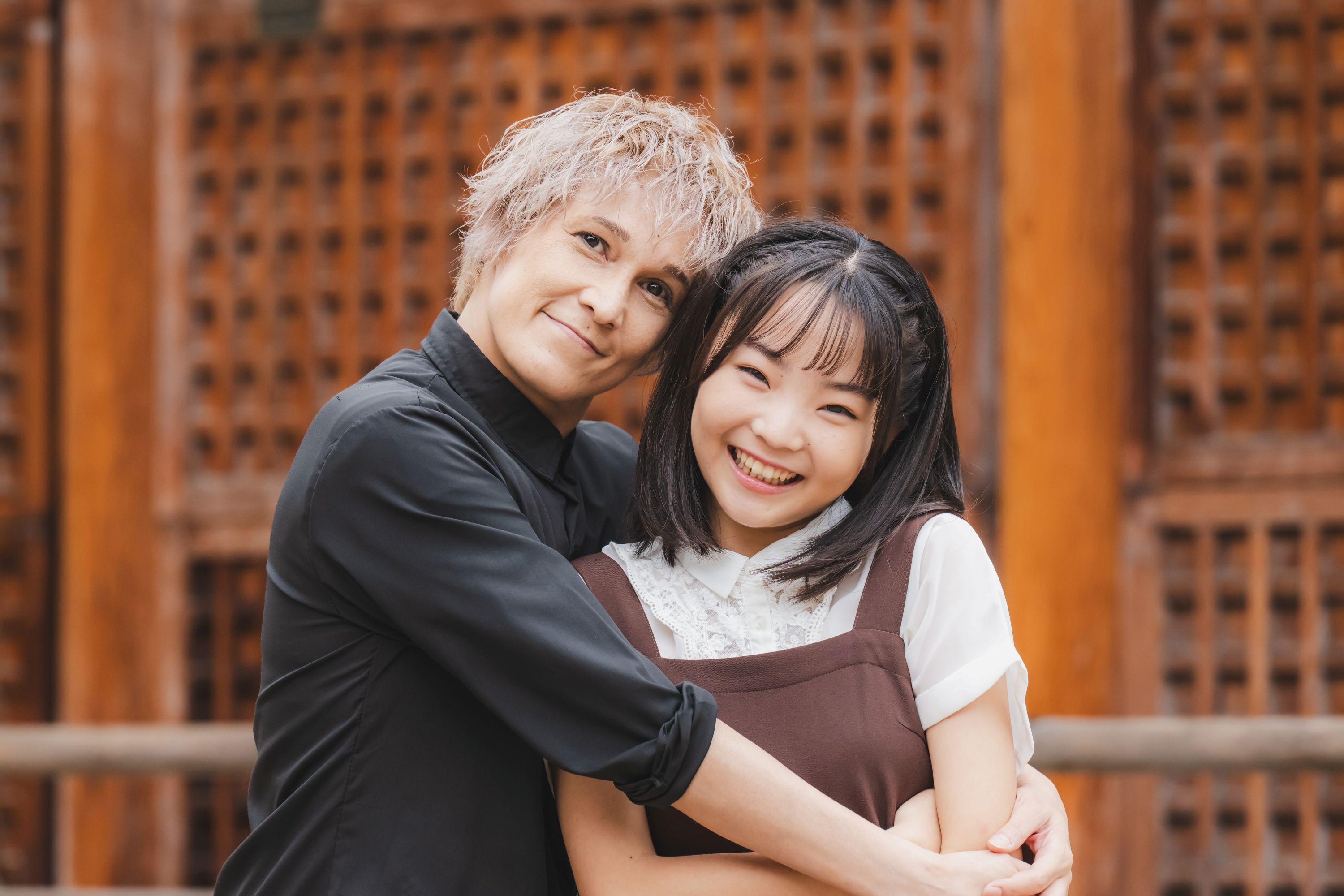 桐生麻耶、澤井梨丘