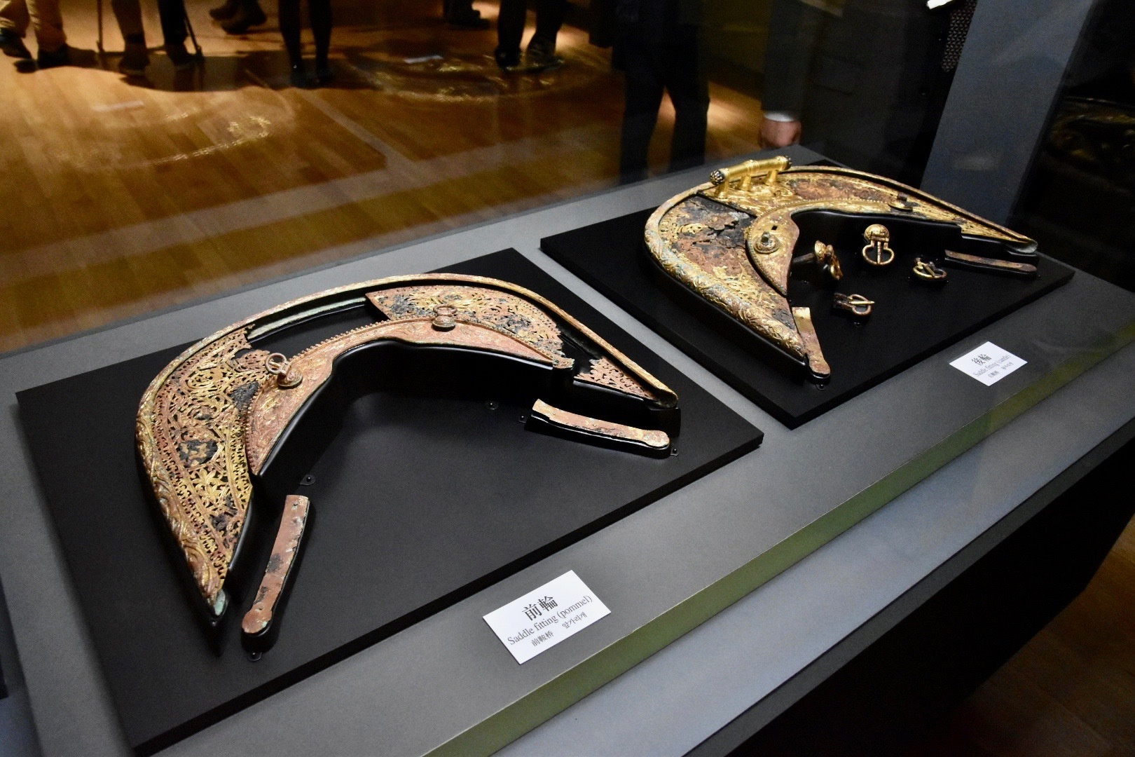 藤ノ木古墳出土品のうち 金銅装鞍金具 前輪、後輪　古墳時代 6世紀　文化庁（奈良県立橿原考古学研究所附属博物館保管）