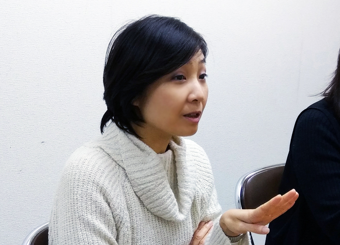 オフィスコットーネプロデュース『夜、ナク、鳥』で、ヨシダを演じる松永玲子。