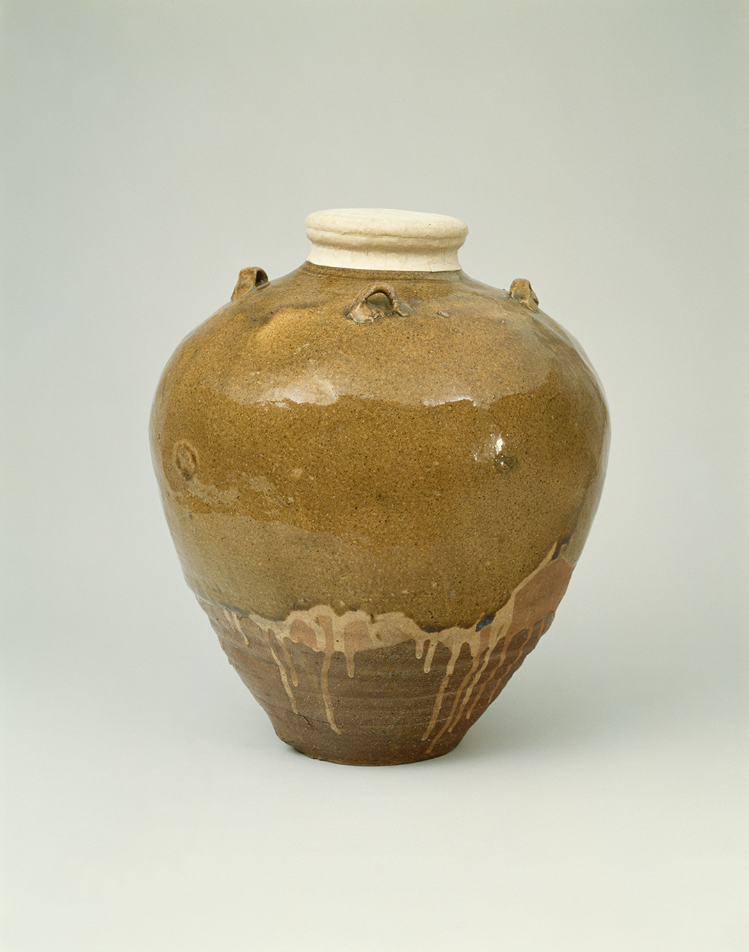 重要文化財 唐物茶壺 銘 松花【中国 南宋～元時代・13 ～ 14 世紀 】 愛知・徳川美術館蔵（展示期間：4月11 日～ 5月7日）