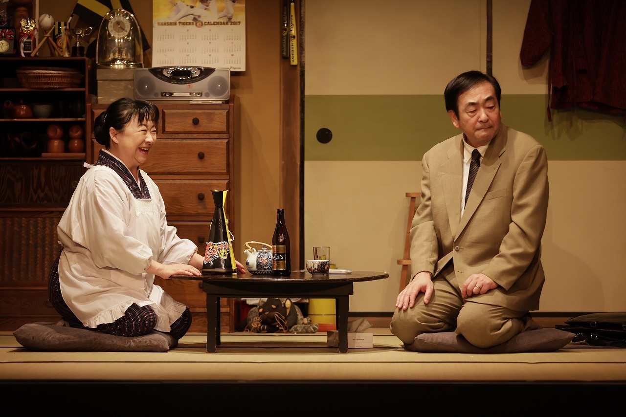 夫婦印プロデュース『満月～平成親馬鹿物語～（改訂版）』 舞台写真 　　　　撮影：武藤奈緒美