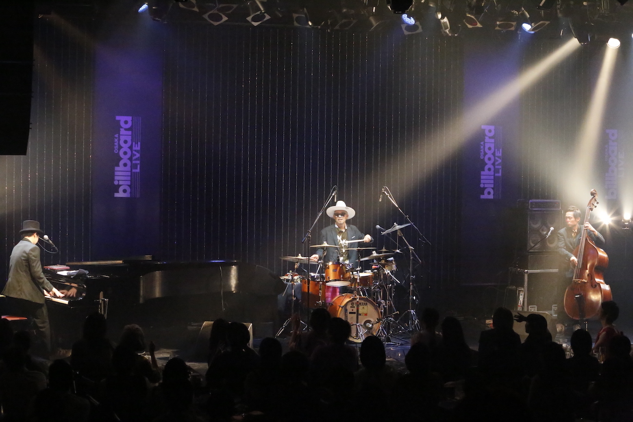 H ZETTRIO