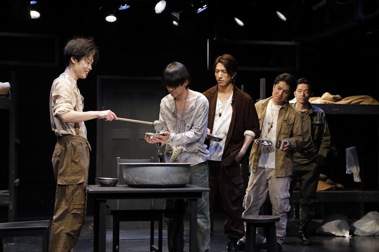 『第十七捕虜収容所』舞台写真