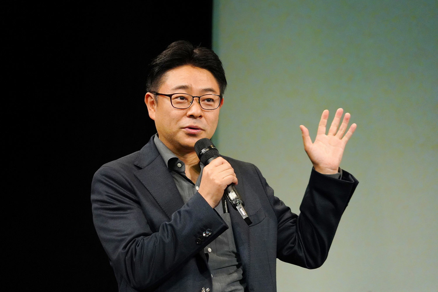 田口清隆監督 撮影：斉藤直樹　（c）円谷プロ（c）ウルトラマンブレーザー製作委員会・テレビ東京
