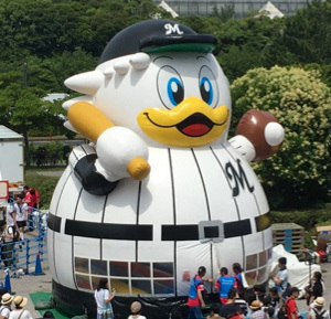 スタジアム周辺ではさまざまな体験イベントが開催される