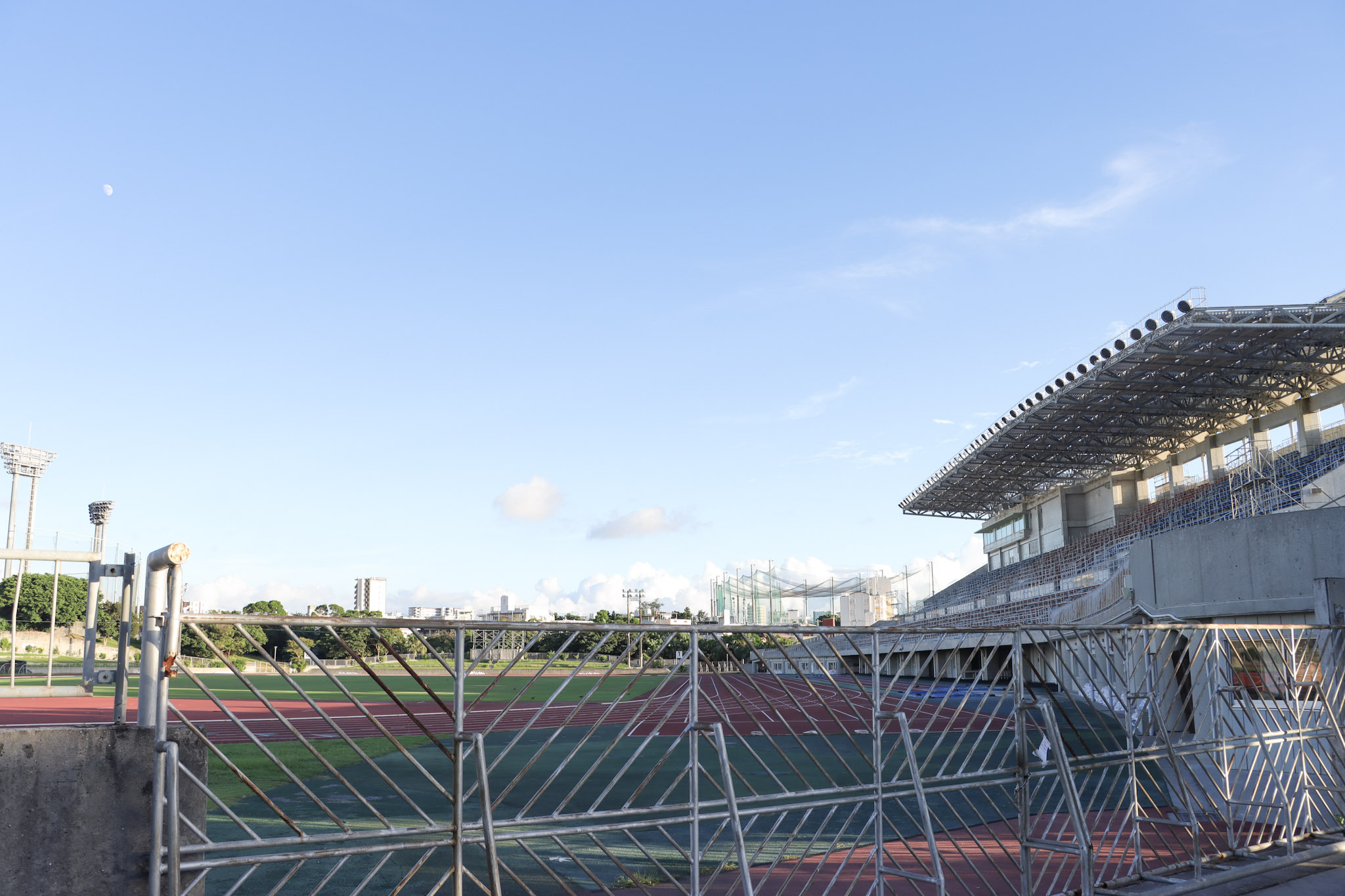 コザ運動公園陸上競技場