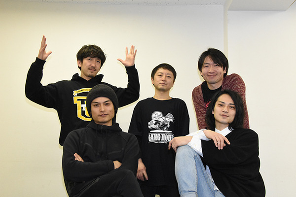 前列／伊阪達也、荒木健太朗　後列／小野友広、長谷川哲朗、森訓久