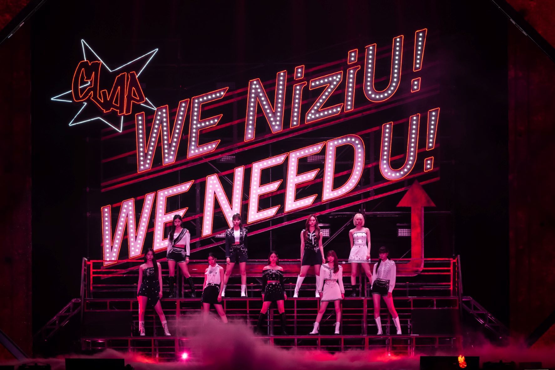 『NiziU Live with U “Burn it Up”』 撮影＝田中聖太郎