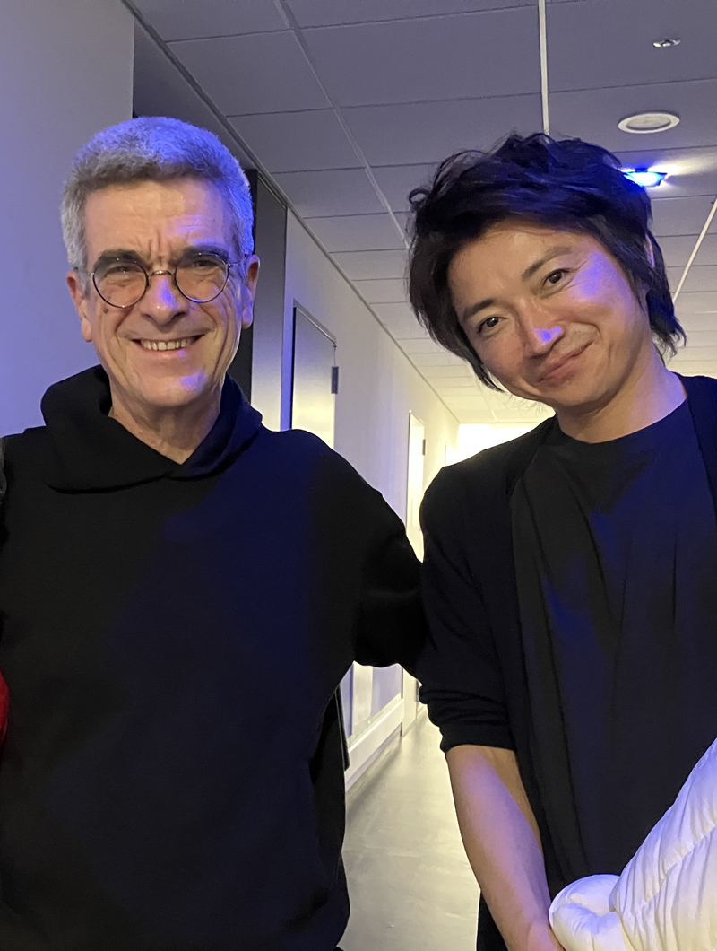 藤原竜也、フィリップ・ドゥクフレのダンスカンパニー公演 観劇時の写真（2024年 韓国にて）