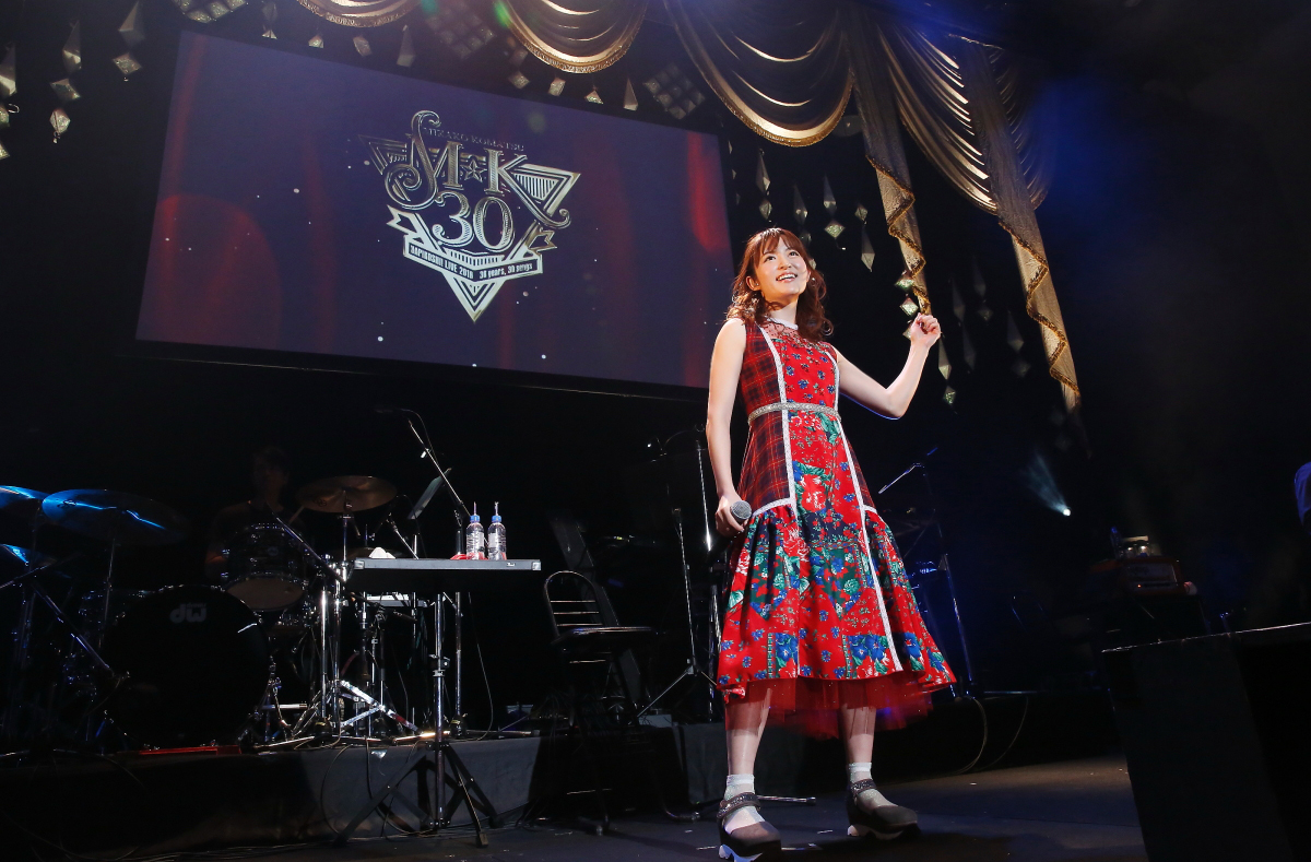 小松未可子 30曲の道のりを描いたライブストーリー 『ハピこし！ライブ