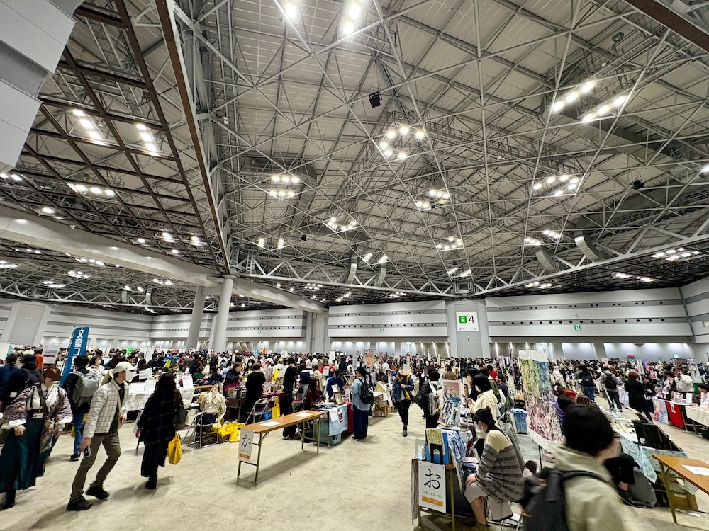 3〜4ホール風景。筆者の体感だと、この13時台が最も来場者で賑わっていたような印象だ。
