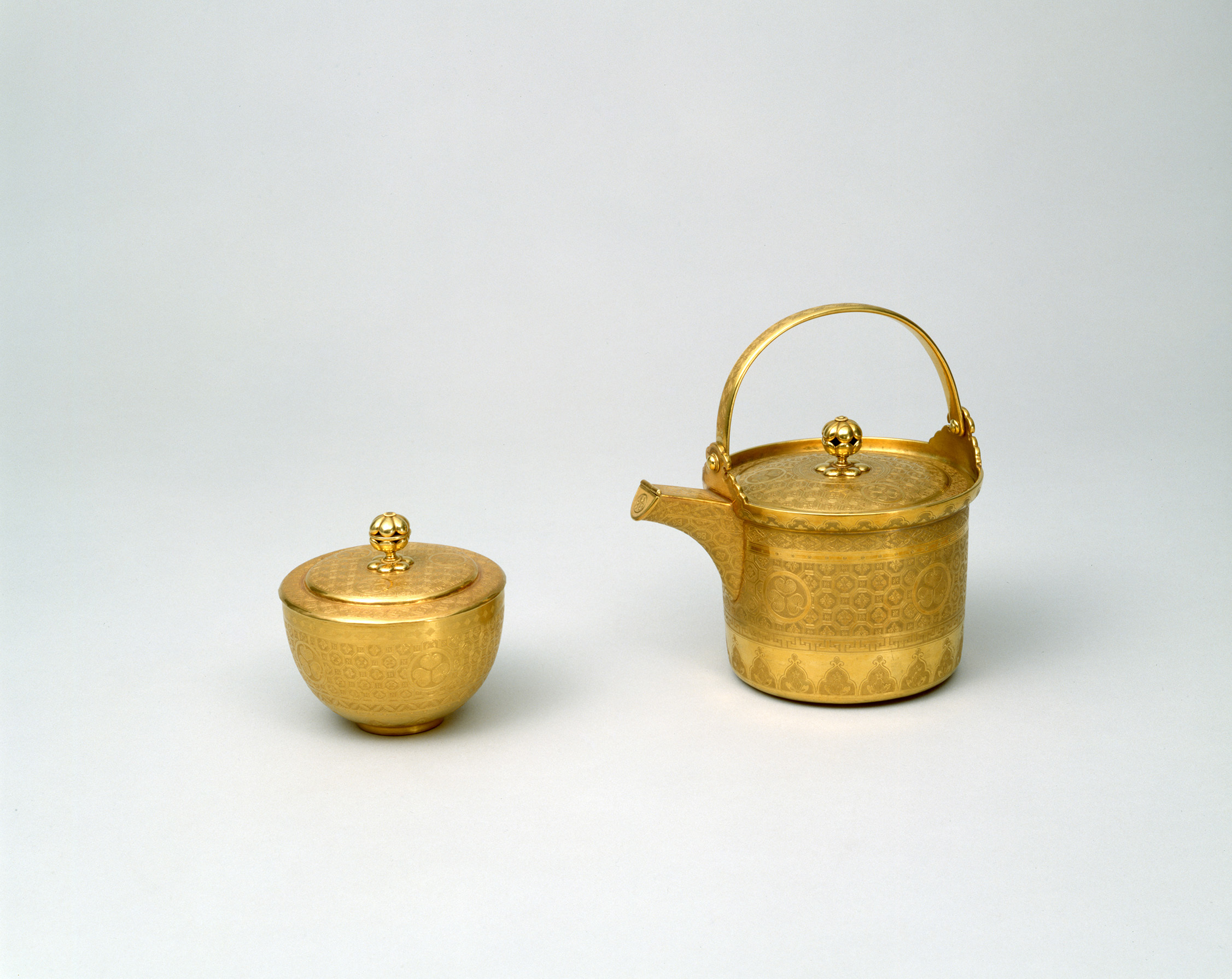 重要文化財 「純金葵紋蜀江文薬茶碗」と「純金葵紋蜀江文薬鍋」、江戸時代 寛永16年(1639)