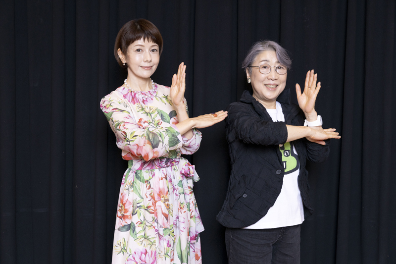 《e+半館貸切公演》に向けて、e+ポーズをとってくださいました！