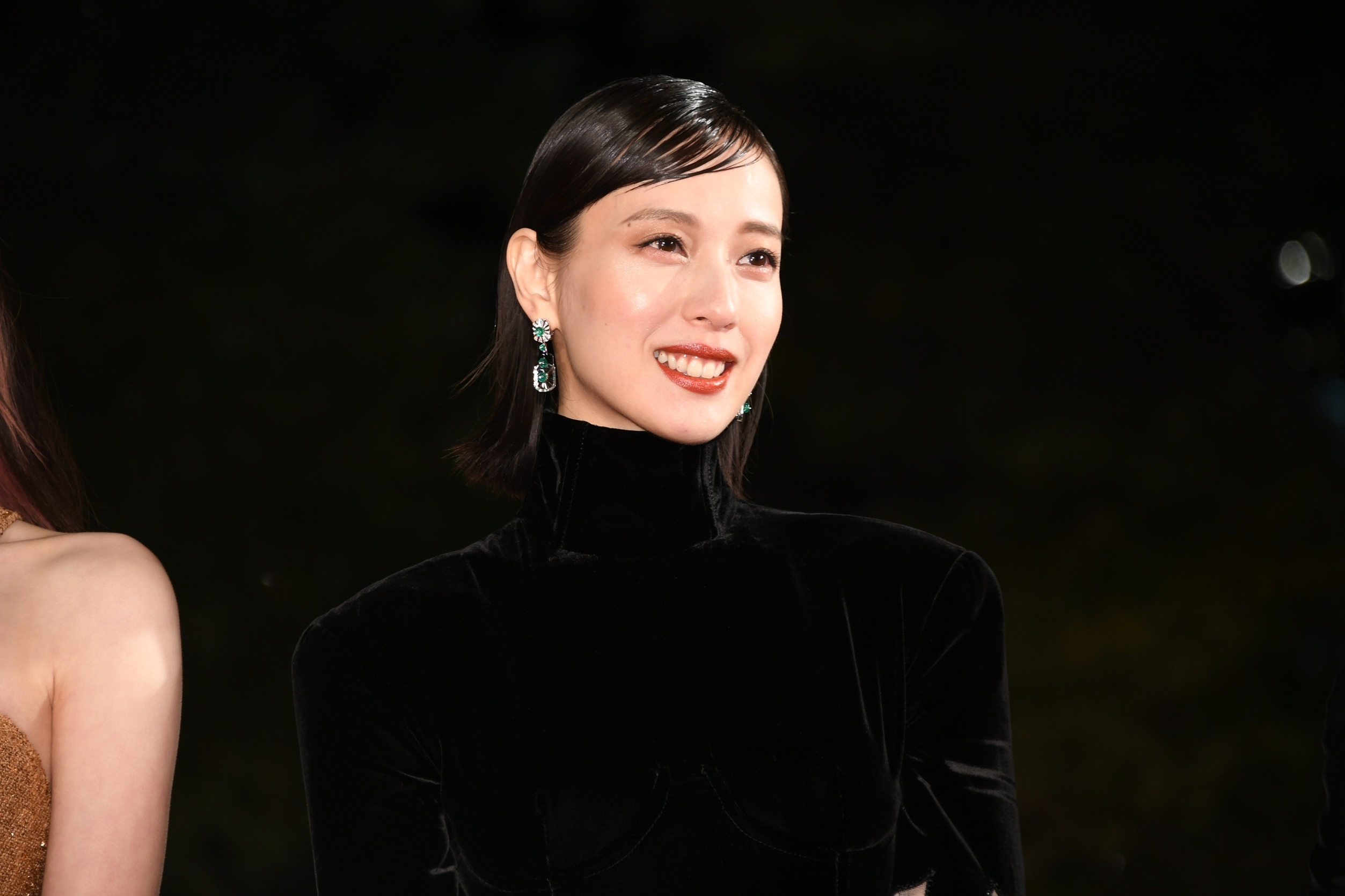 戸田恵梨香はブラック セピア 永野芽郁はタイトなゴールドロングドレスで登場 母性 東京国際映画祭レッドカーペットを飾る Spice エンタメ特化型情報メディア スパイス