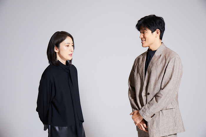 （左から）天海祐希、鈴木亮平