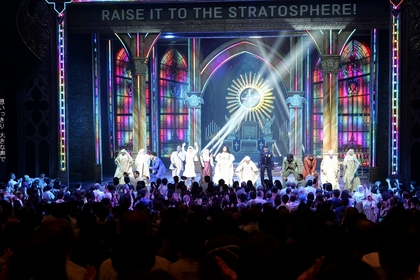 ブロードウェイ・ミュージカル『天使にラブ・ソングを…（シスター・アクト）』が開幕　客席も総立ちの盛り上がりとなった公演レポートと舞台写真が公開