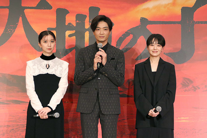 （左から）上白石萌歌、井上芳雄、奈緒