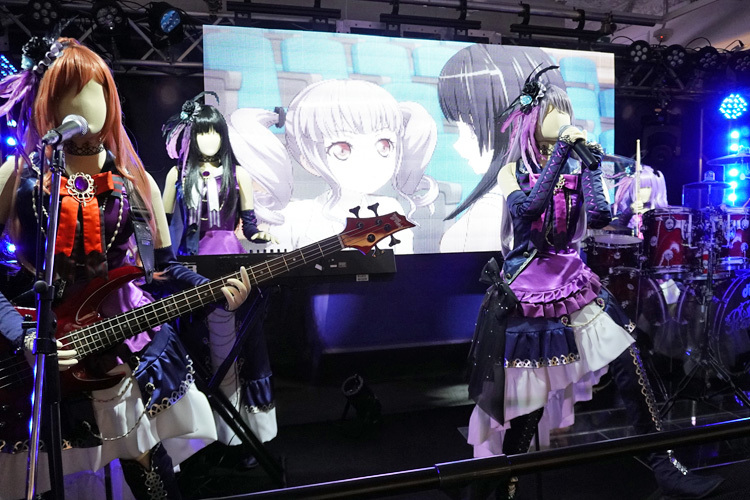 「Roselia」のステージ　ライブ中