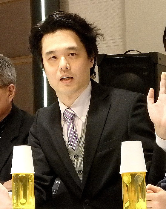 劇団レトルト内閣の座長、川内信弥