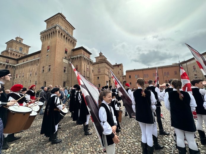 デ・キリコが愛した都市フェラーラの城と祭