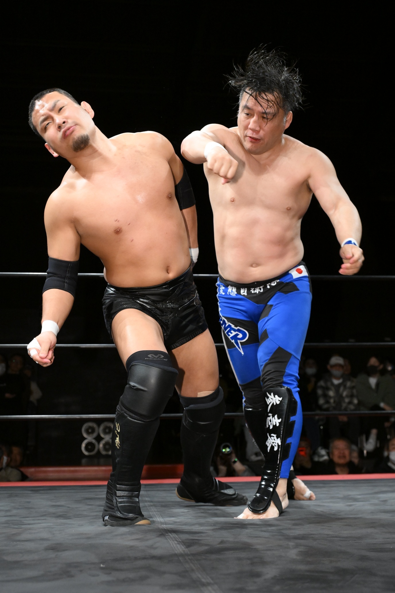 阿部史典（左）と佐藤光留