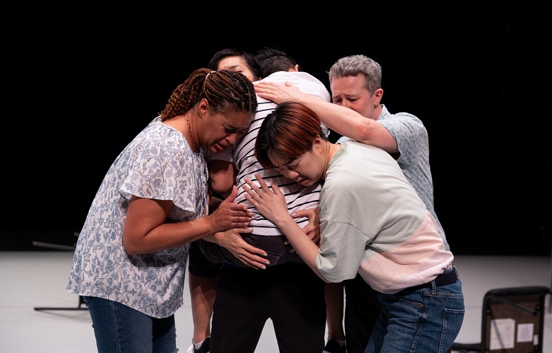 “The Nosebleed”ロサンゼルス公演                        (C）Angel Origgi