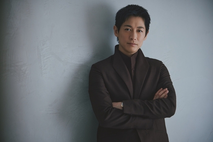 DEAN FUJIOKAインタビュー「一緒に旅をして、その先にあるものを見つける楽しさをみなさんと共有したいと思っています」