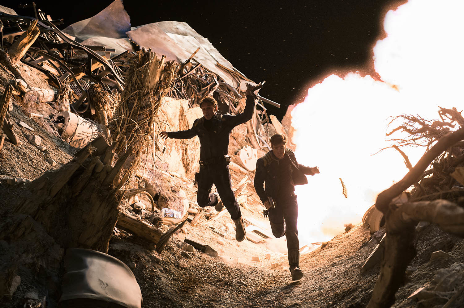 (C)2016 PARAMOUNT PICTURES. ALL RIGHTS RESERVED.