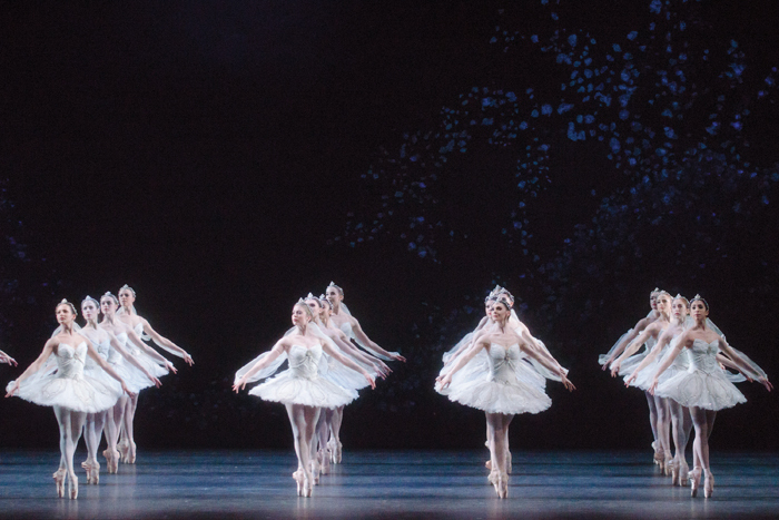 LA BAYADERE. Artists of The Royal Ballet in the ’Kingdom of the Shades’ scene. 