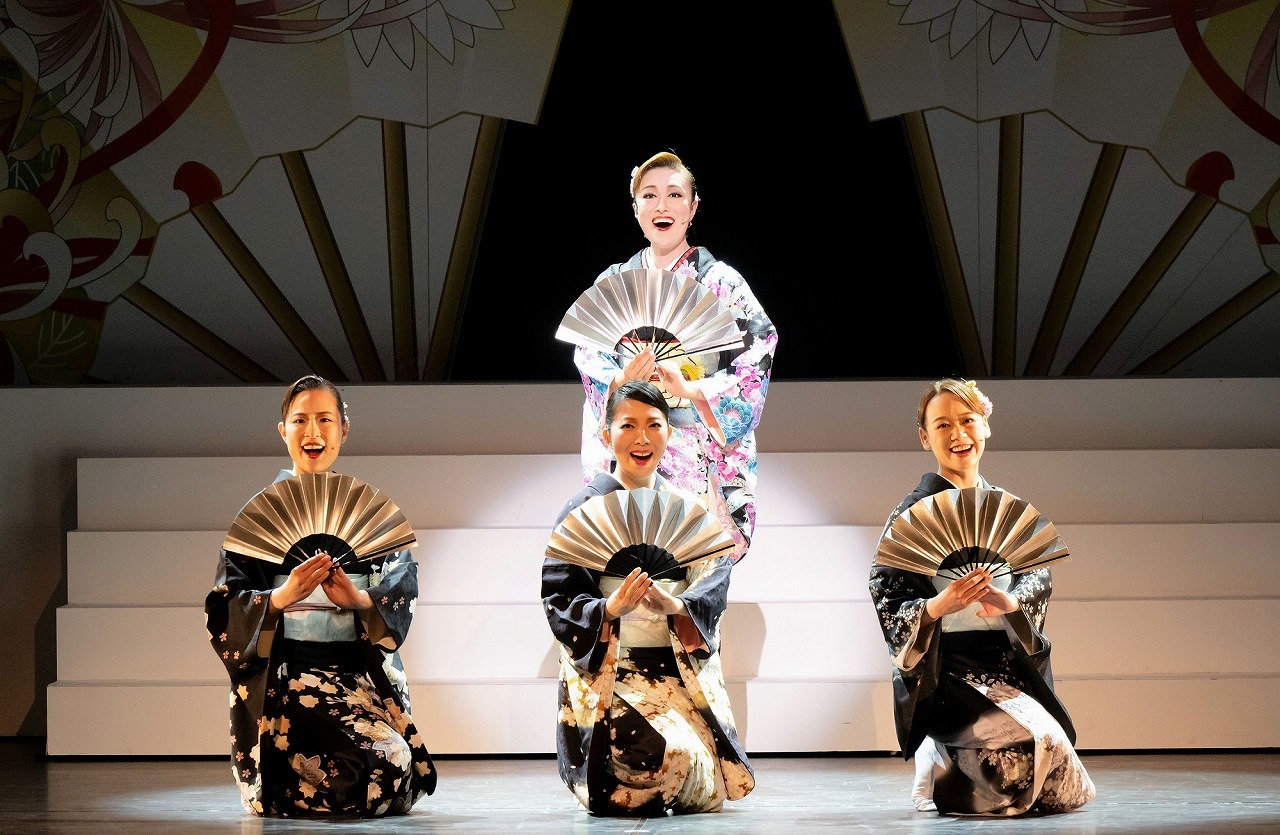 『THE 北翔まつり』舞台写真 　　　カメラマン：桂秀也　　　主催・製作：北翔海莉事務所 