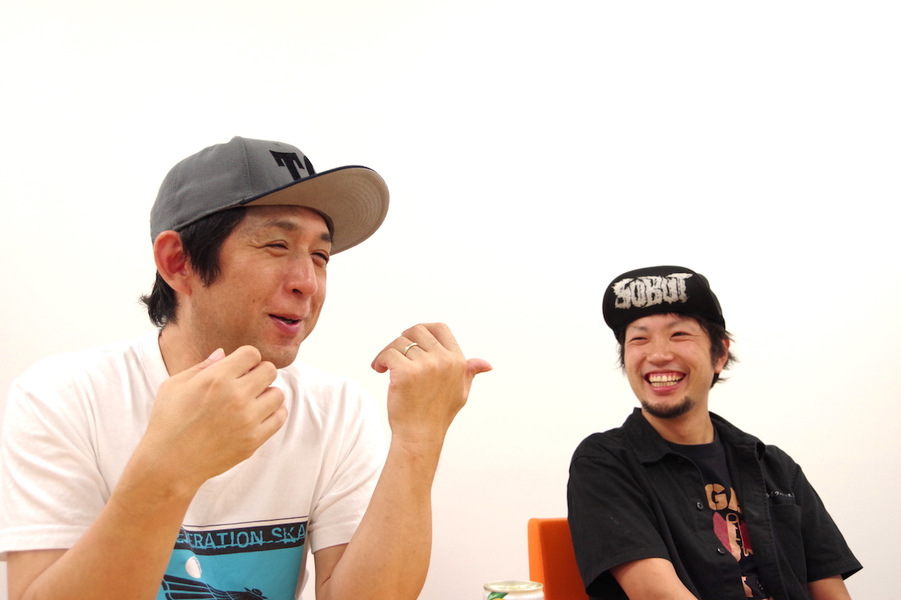 左：GEN（GELUGUGU）右：JAGGER（THE SKIPPERS）