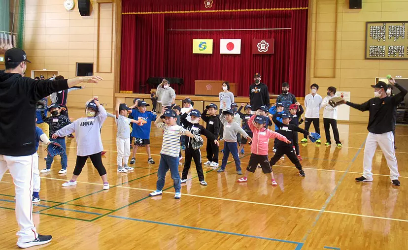 投げ方を練習 ※写真は3月開催イベントの様子