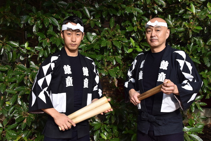 鼓童の齊藤栄一（右）と地代純