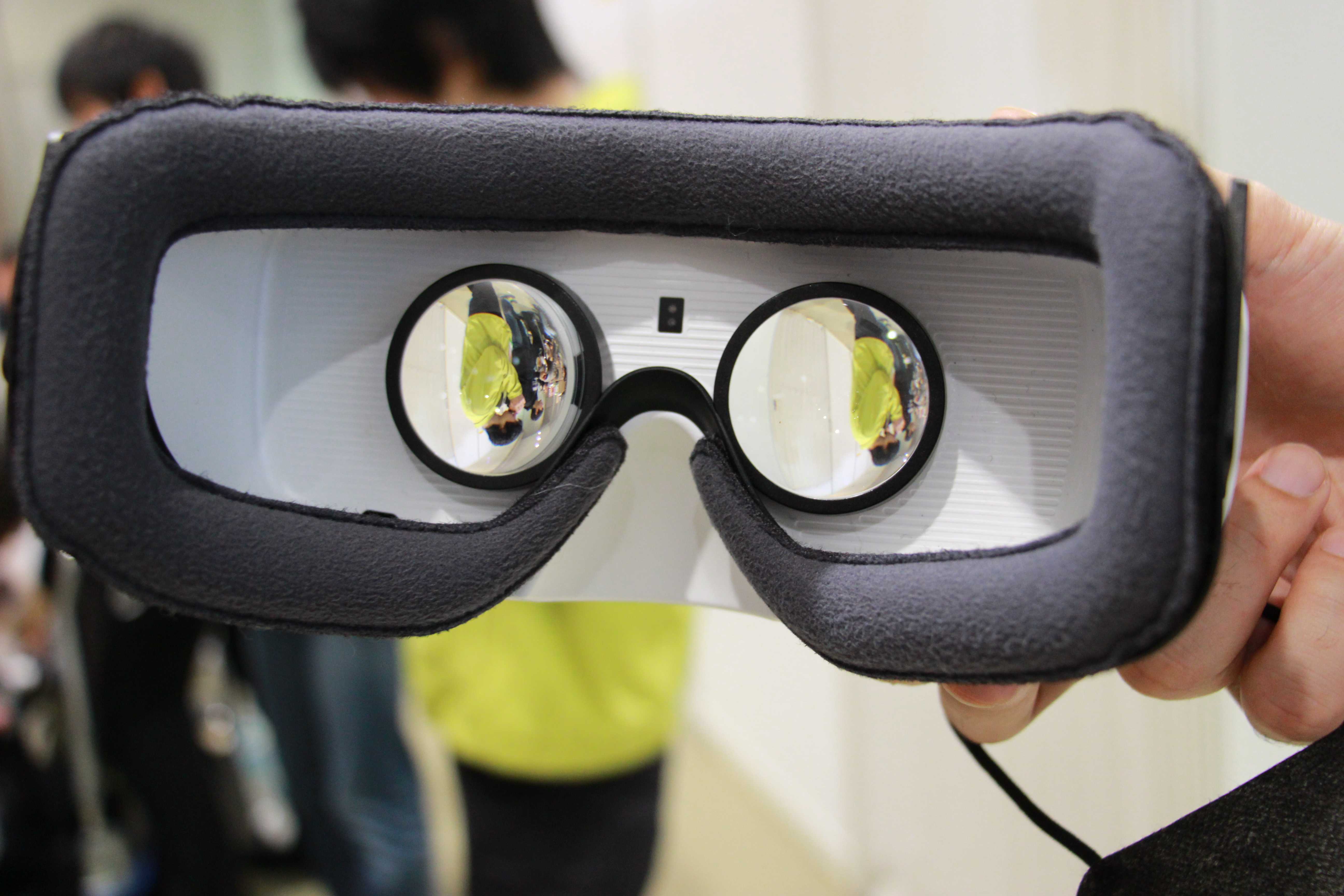 サムスン社製ヘッドマウントディスプレイ「Gear VR」