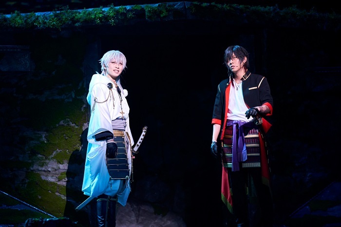 ミュージカル『刀剣乱舞』 ～静かの海のパライソ～ 　（左から）鶴丸国永役の岡宮来夢、大倶利伽羅役の牧島 輝