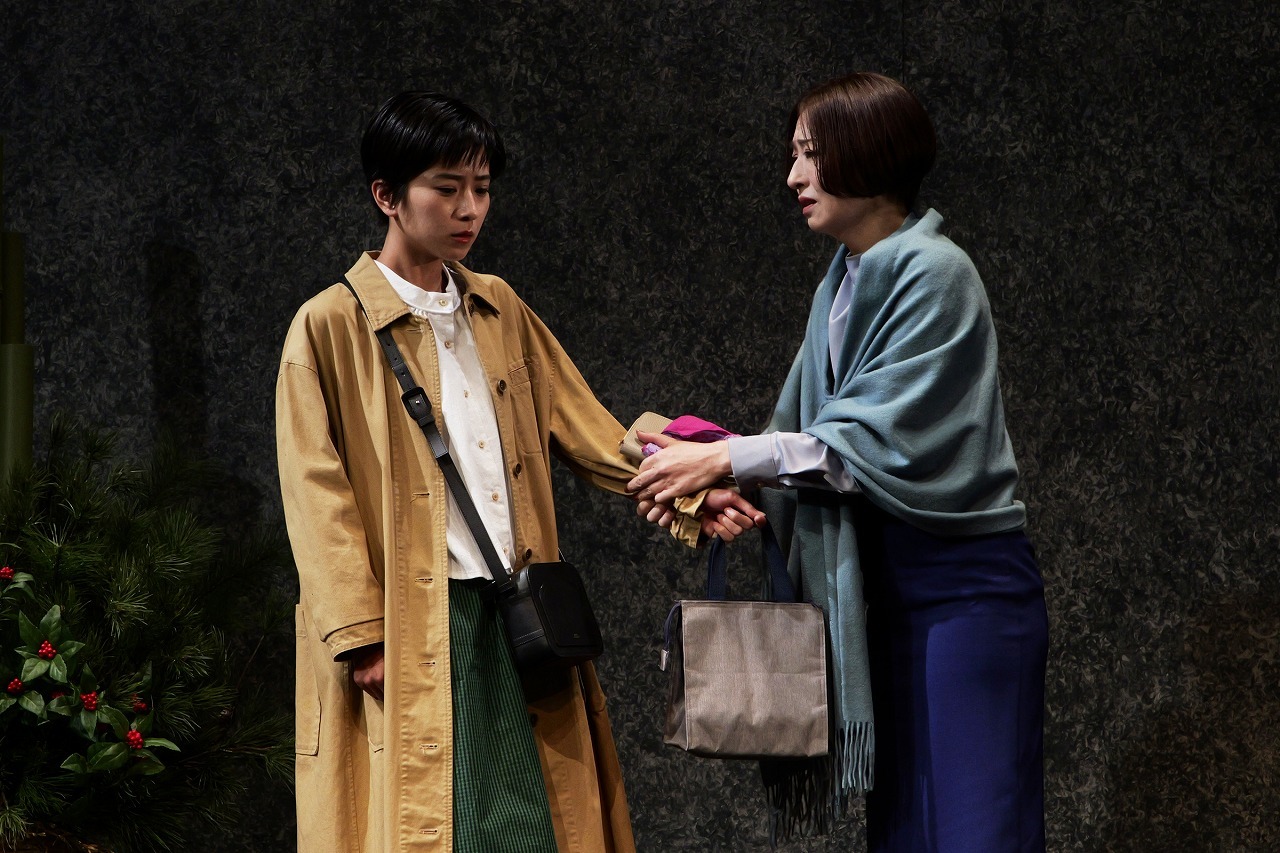 （左から）黒島結菜、松雪泰子 　　　　　撮影：渡部孝弘