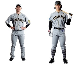 復刻ユニホームを着た 阪神の近本光司選手（左）と坂本誠志郎選手