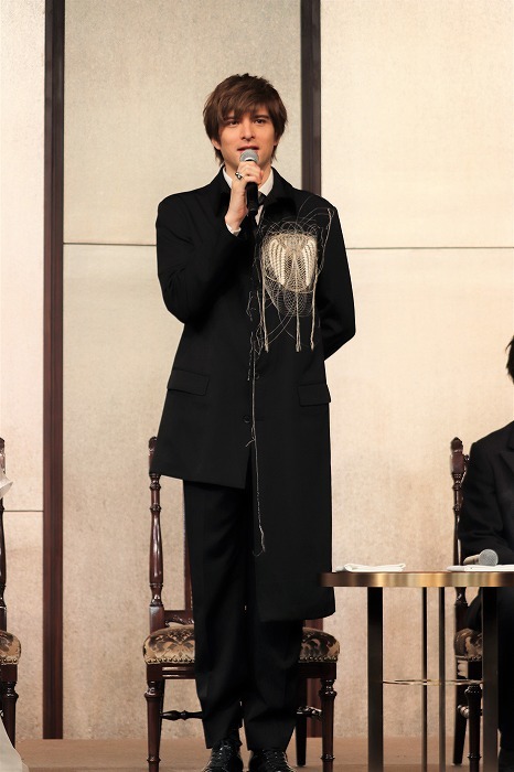 城田さんの衣裳、アシンメトリーで素敵ですね！