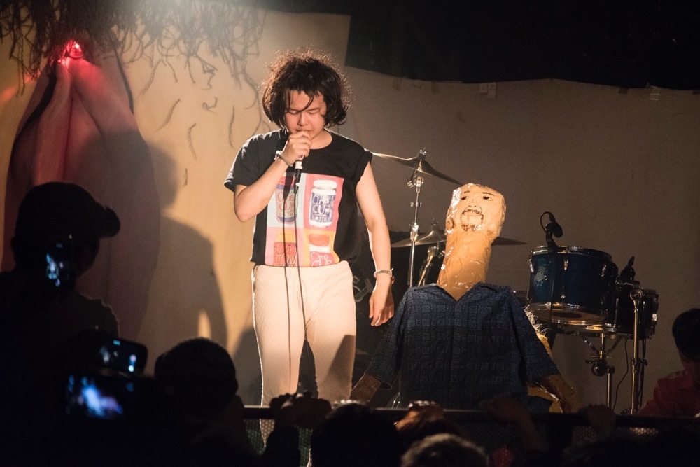 Nature Danger Gangライブにてコントをするぼく脳 撮影：nobprometheus