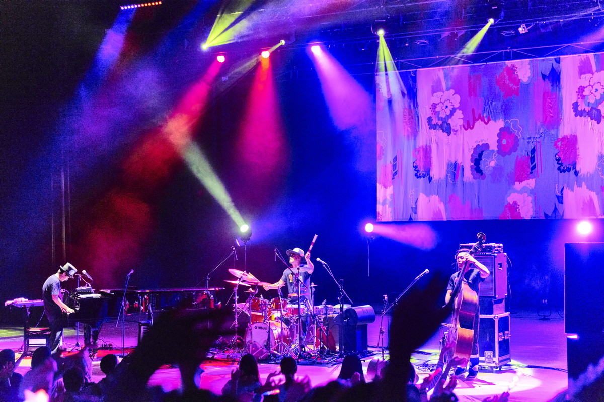H ZETTRIO