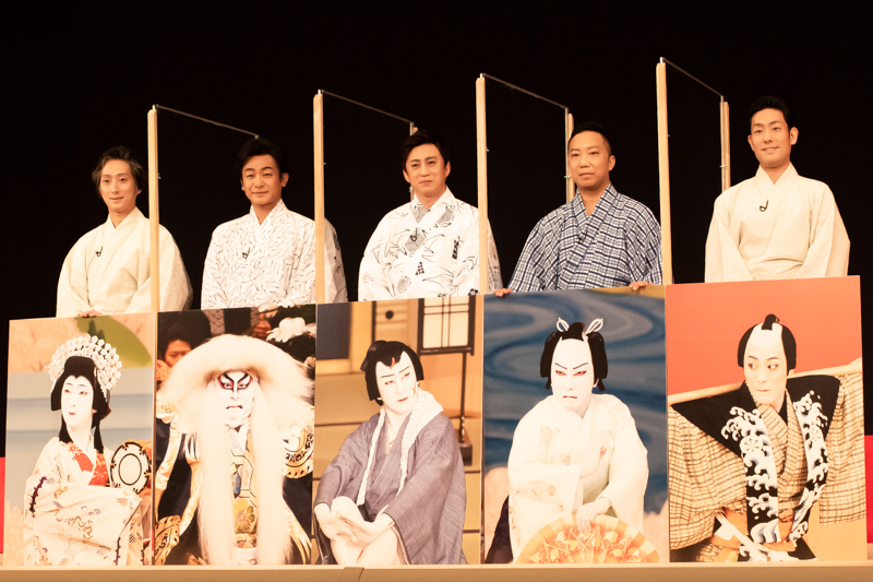 『八月花形歌舞伎』製作発表記者会見。左から、中村七之助、片岡愛之助、松本幸四郎、市川猿之助、中村勘九郎。