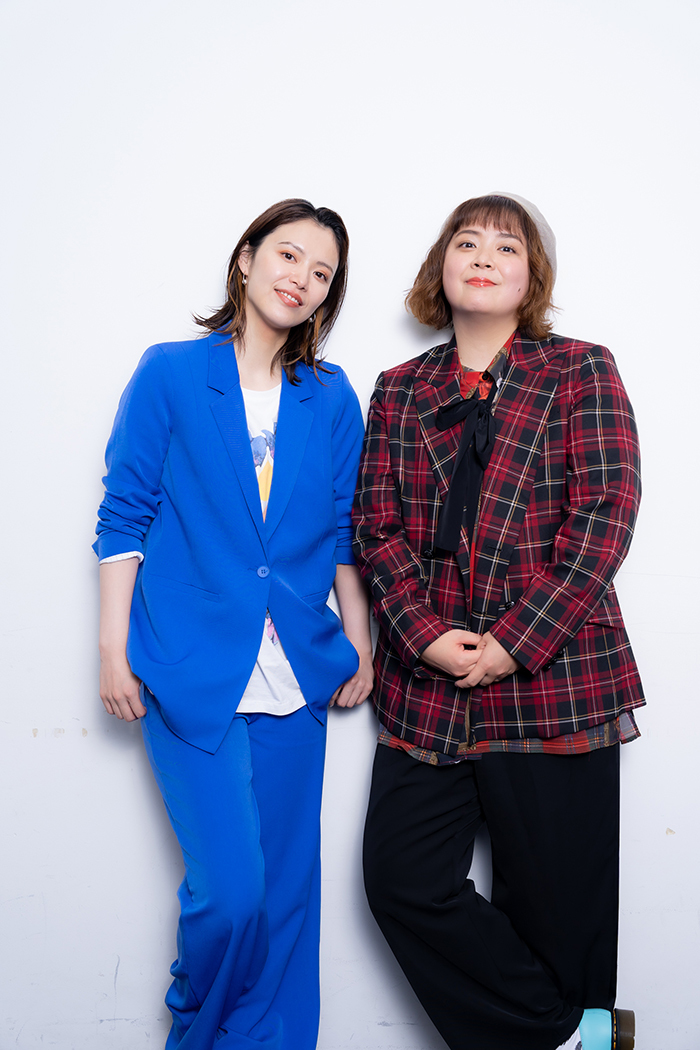 （左から）彩凪翔、天真みちる
